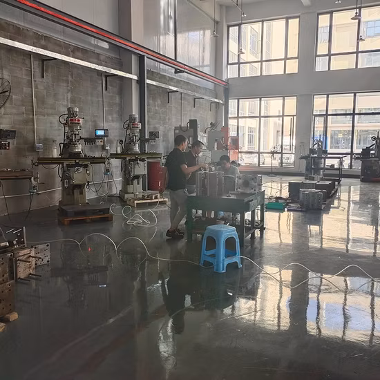 Stampo a iniezione di alta qualità con nuovo design e alloggiamento LED in plastica per prodotti elettronici